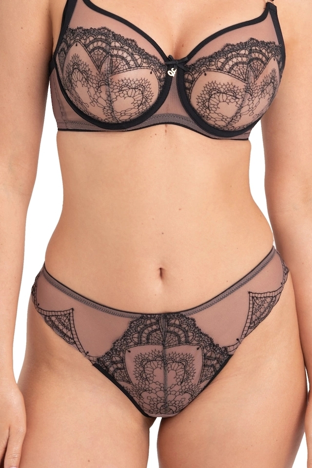 Samanta Pepper  C300 tattoo  stringi