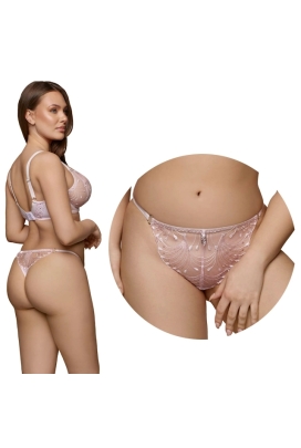 Dalia Isabella stringi róż